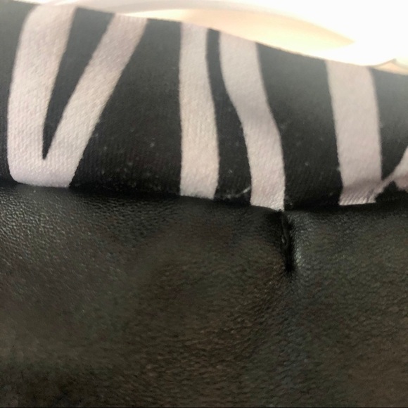 BLACK & WHITE SLEEVELESS BLOUSE -8 - Picture 11 of 11